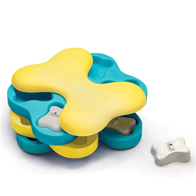 NINA OTTOSSON DOG TORNADO TURQUOISE / GEEL 23,5X18X7 CM
